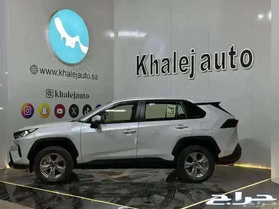 Toyota RAV4 LE Standard Gasoline Double 202563655175077633111