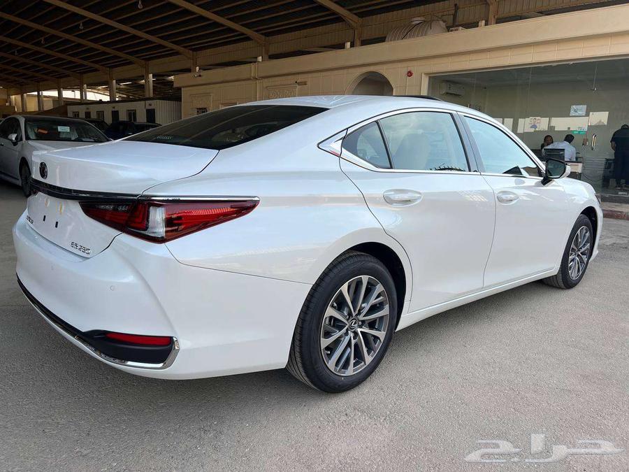 Lexus ES250 AA Gasoline 2025 Available on Installments and Cash63667497207299112
