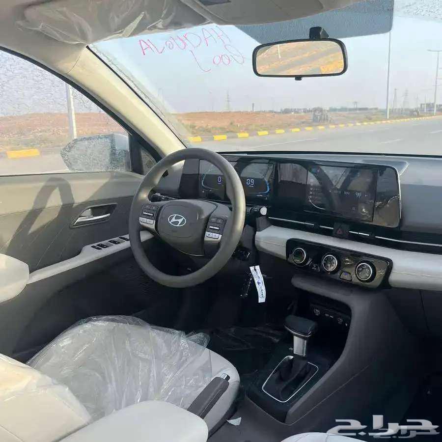Hyundai Accent Smart White with Black Roof 202563655068562307114