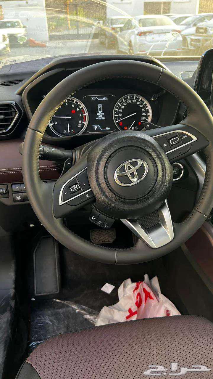 تويوتا اوربان كروزر GLX موديل 2025 فل كامل63667497349122113