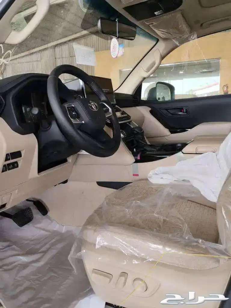 Land Cruiser GX-R Gasoline L2 Black Saudi 2025 Installment Offers63667645821953114