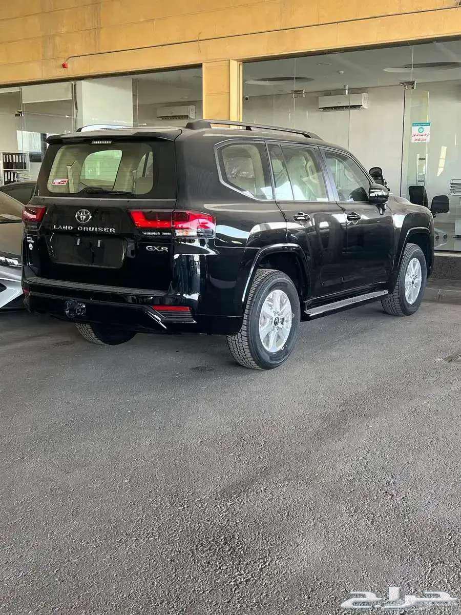 Land Cruiser GX-R Gasoline L2 Black Saudi 2025 Installment Offers63667645821953113