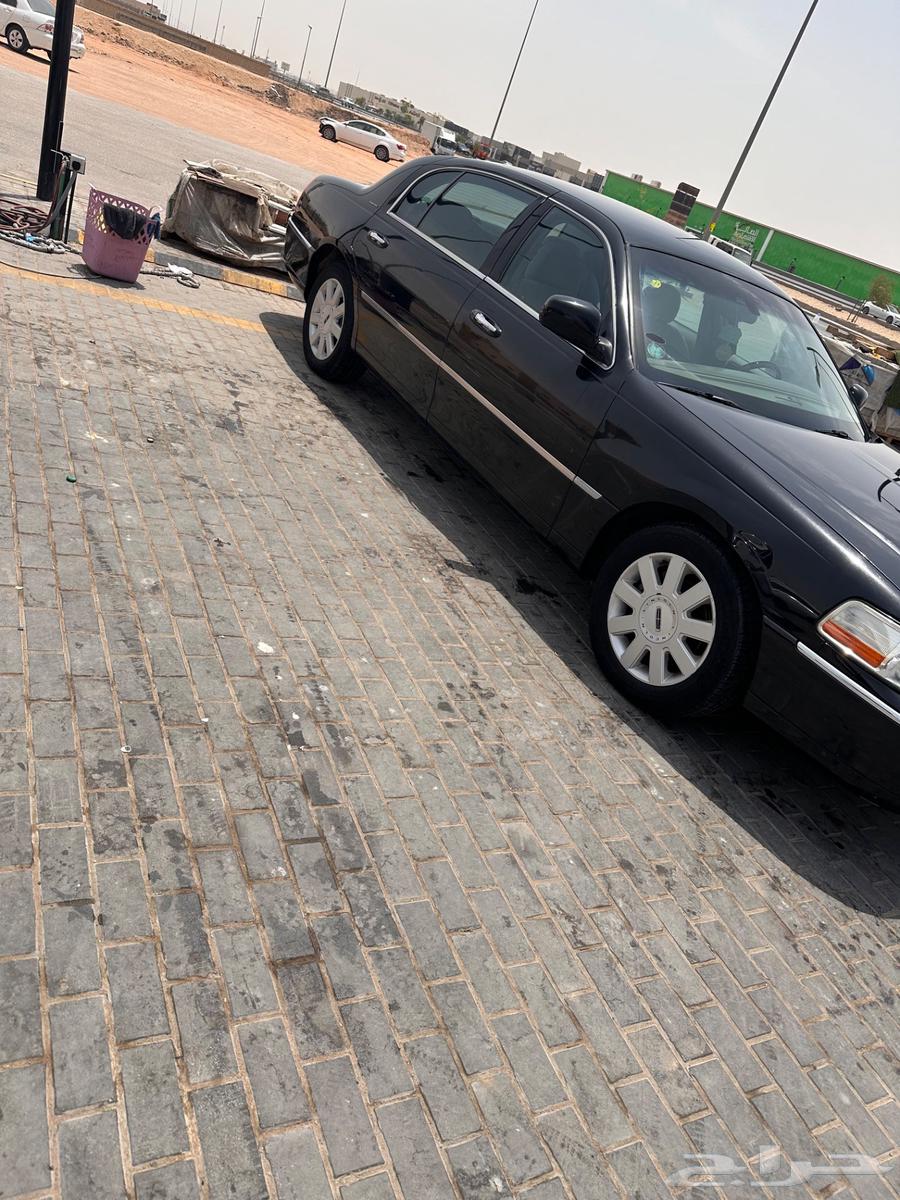 Ford Town Car Signature Saudi, very clean, engine and gearbox in excellent condition, asking price63667512551681112