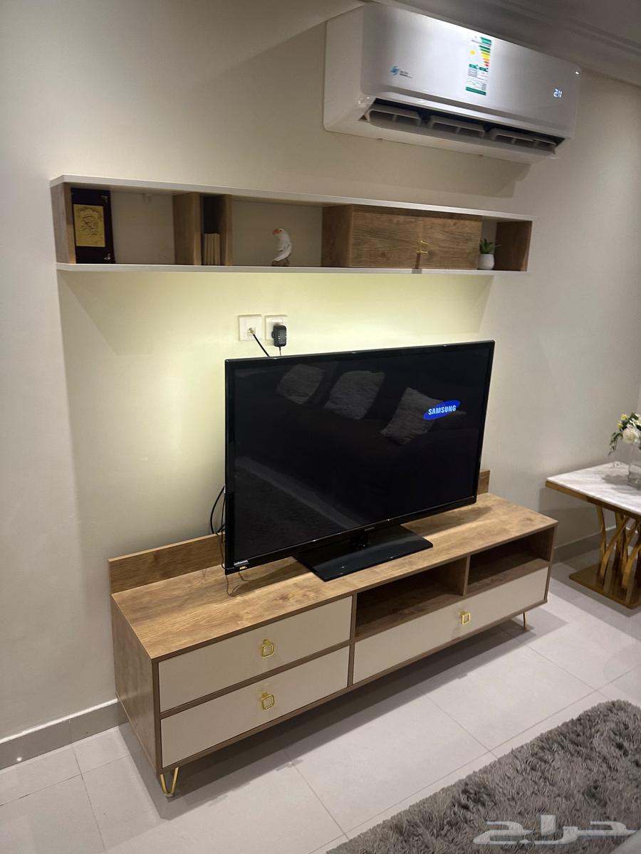 للبيع دولاب مودرن مع التلفاز 55 بوصه63656372753154110