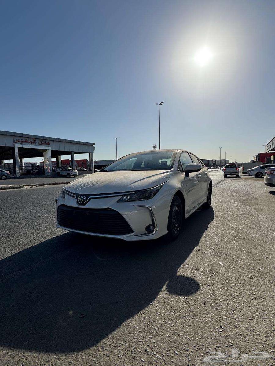 تويوتا كورلا استندر 2000 cc ابيض موديل 202563668510281987111