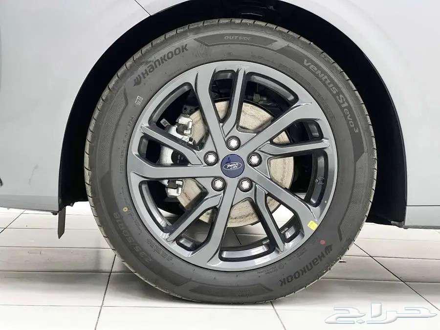 Ford Taurus Trend Hybrid - 202563667504495618114
