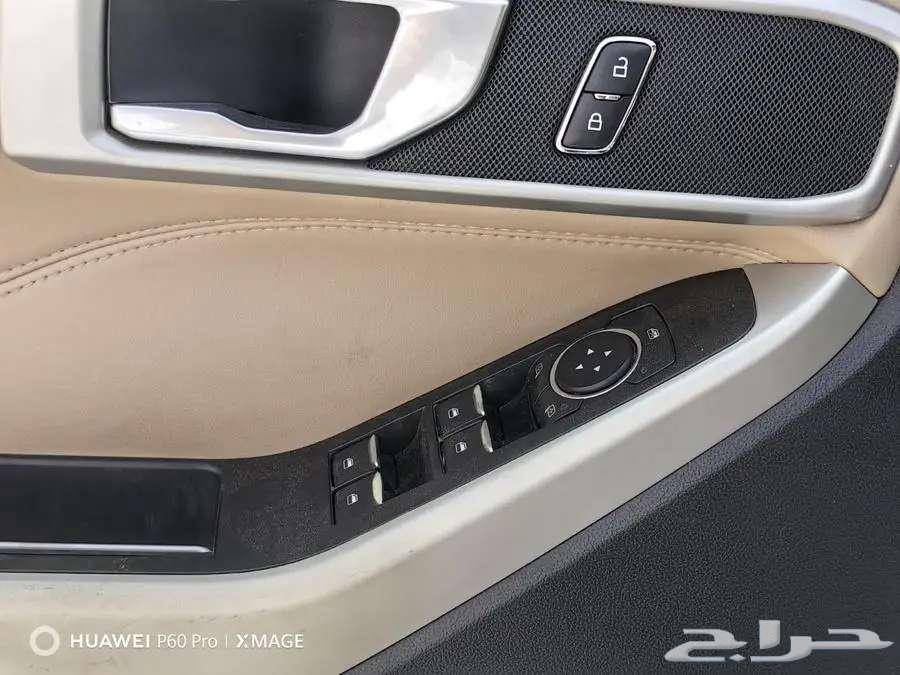 Ford Explorer XLT Black 202163667506285186113