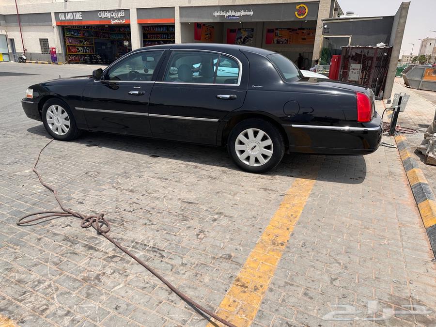 Ford Town Car Signature Saudi, very clean, engine and gearbox in excellent condition, asking price63667512551681111