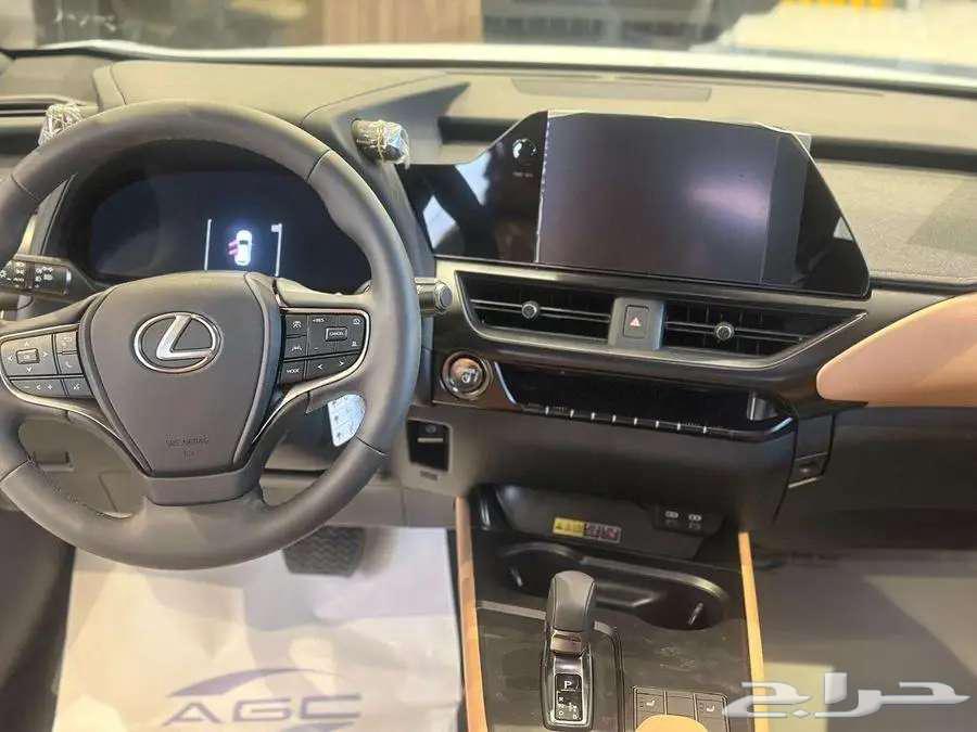 لكزس UX 300 AH موديل 202463668269552642114