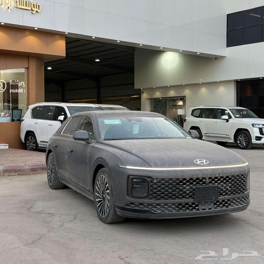 هنوداي ازيرا كلاجرافي 202563667497607681110