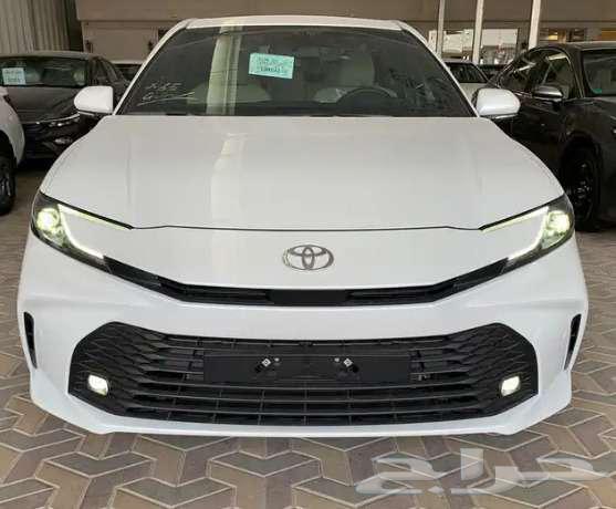 تويوتا كامري ستاندر 2025 ابيض يوجد اقساط63678538494211110