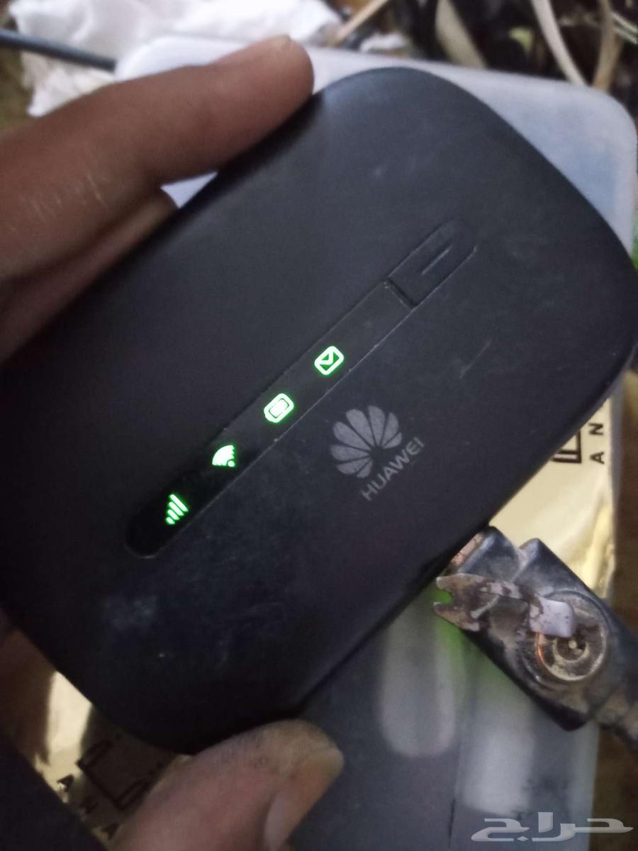 محول كهرباء وممودمين وأيدي بلاستيشن63673252125313110