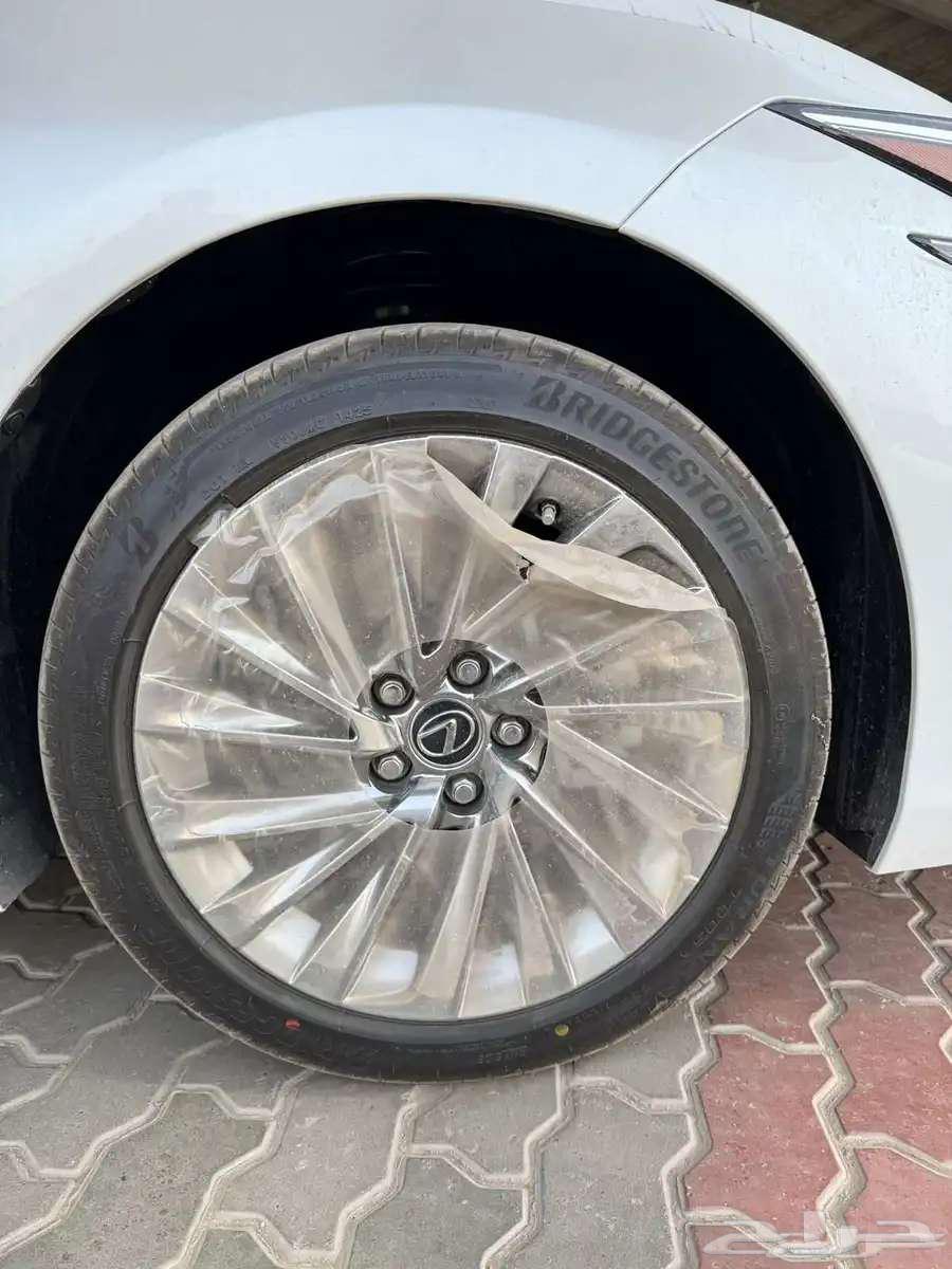 لكزس فئة ES 350 CC ابيض لؤلؤي سعودي 202663677325679235112