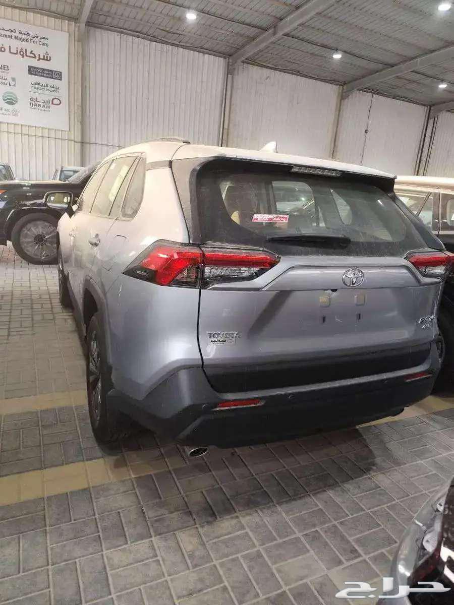 تويوتا راف فور XLE فتحة سقف 202563679304690946114