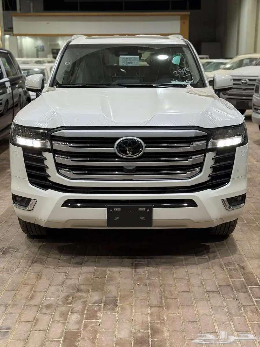 تويوتا لاندكروزر GXR4 بنزين سعودى 2025 ابيض كاش فقط63680618639873114