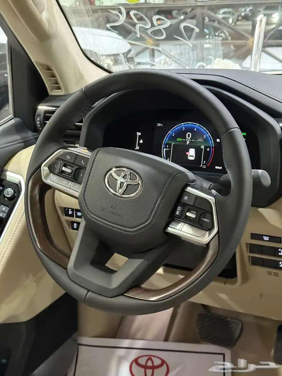 تويوتا لاندكروزر GXR4 بنزين سعودى 2025 ابيض كاش فقط63680618639873110
