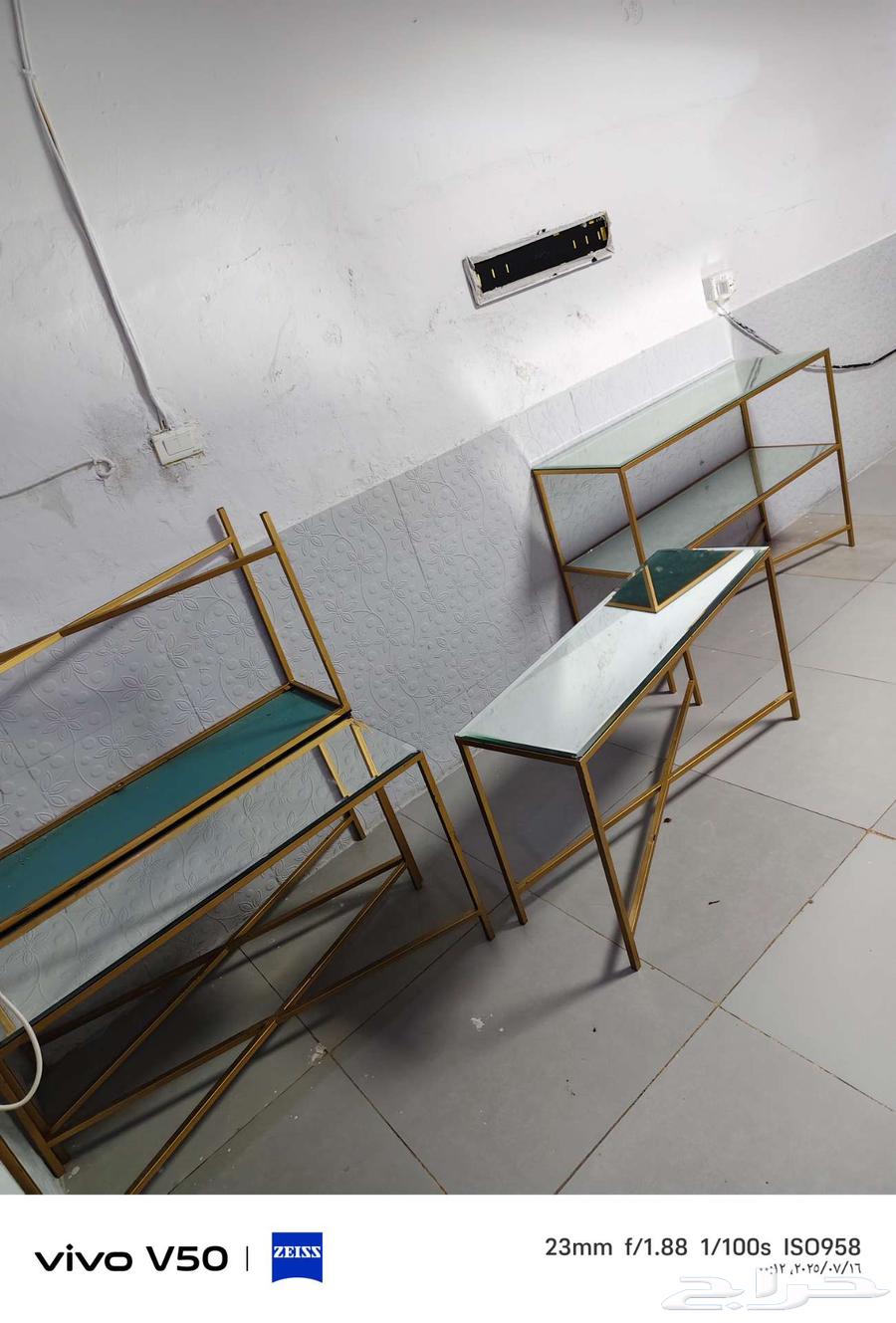 Glass tables63655611747202112