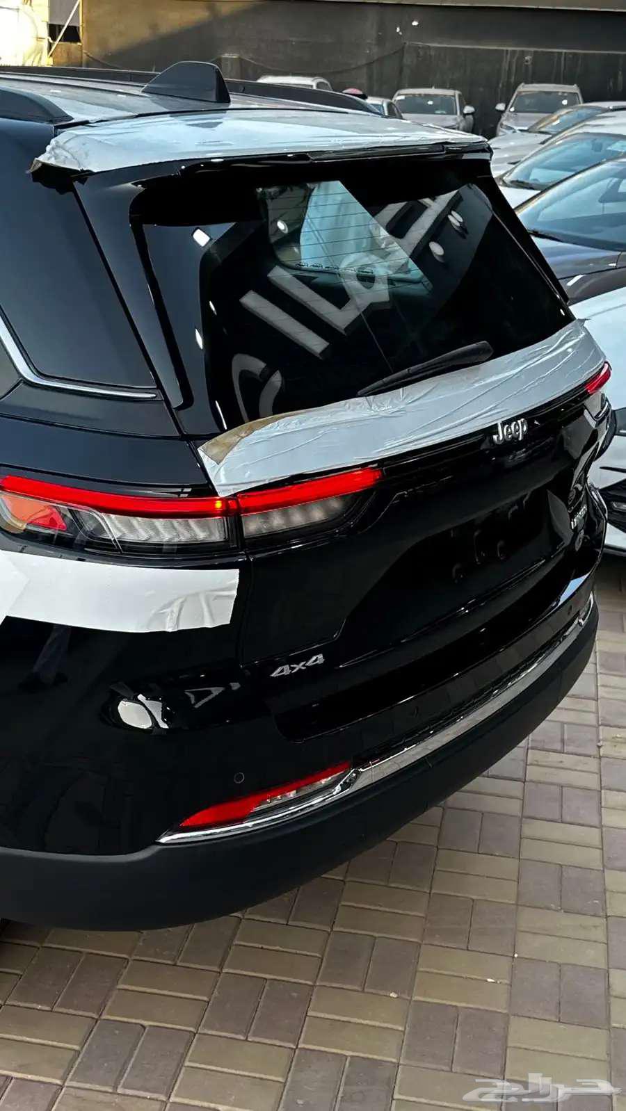 جيب جراند شيروكي لاريدو 2025 لدى الخضر للسيارات63674438733315113