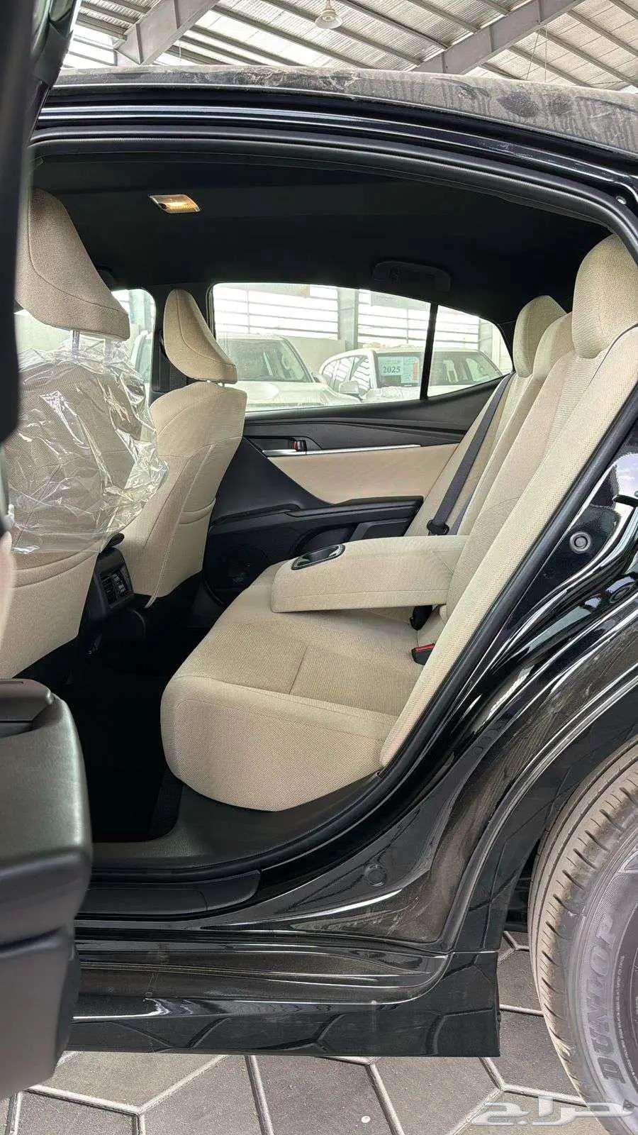 تويوتا كامري Eستاندر بنزين اسود سعودي2025-12300063674061562626114