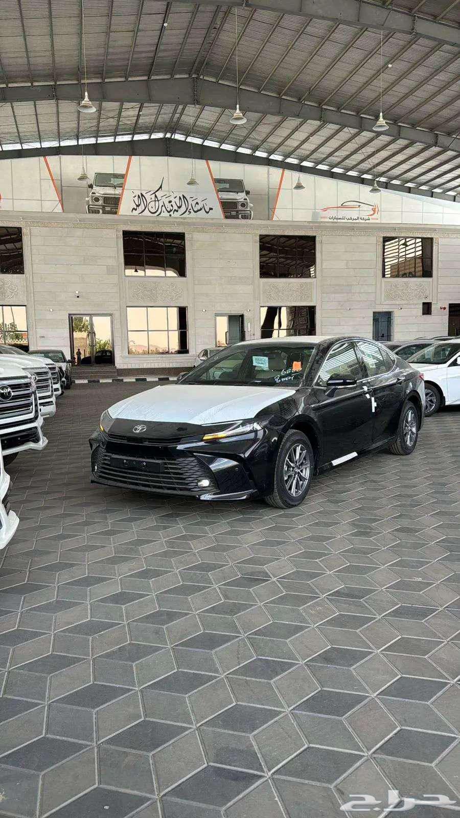تويوتا كامري Eستاندر بنزين اسود سعودي2025-12300063674061562626111