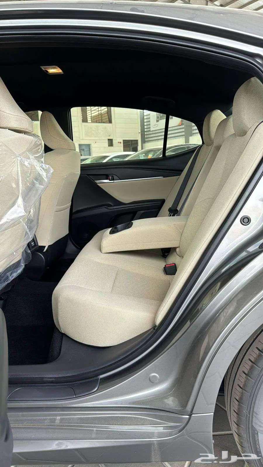 تويوتا كامري Eستاندر بنزين رمادي سعودي2025-11730063674152762497113