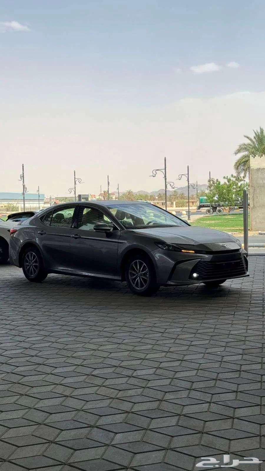 تويوتا كامري Eستاندر بنزين رمادي سعودي2025-11730063674152762497111