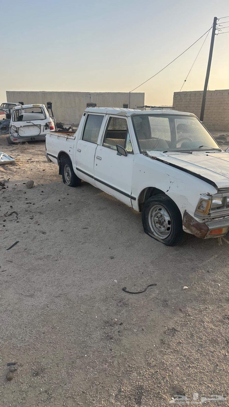 نيسان داتسون 84 للبيع قطع غيار63680258371331111