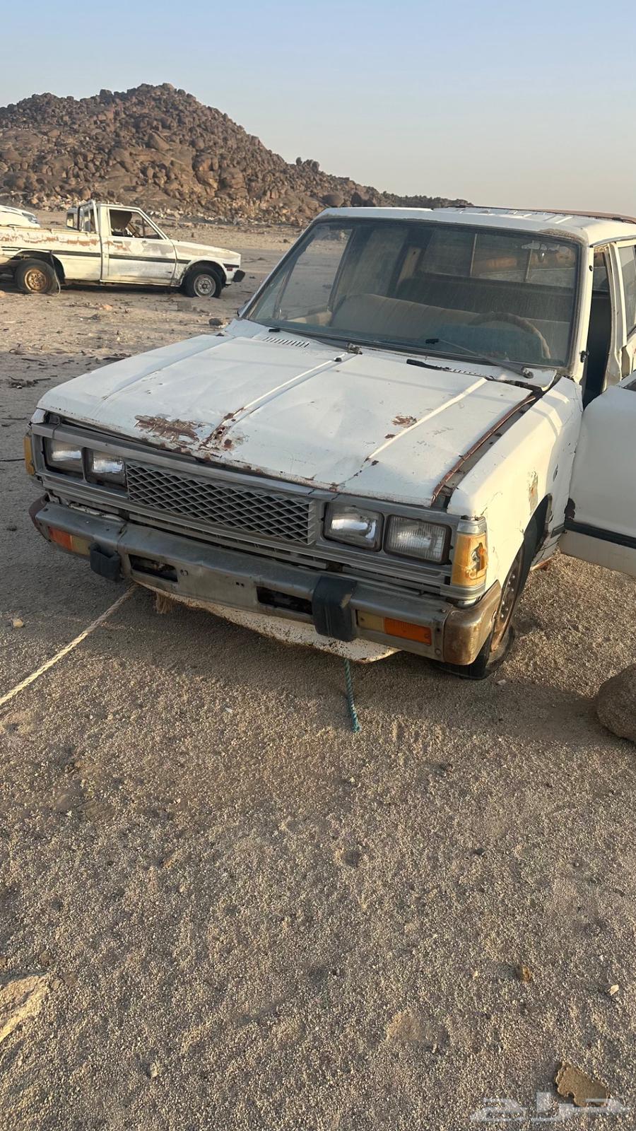 نيسان داتسون 84 للبيع قطع غيار63680258371331112