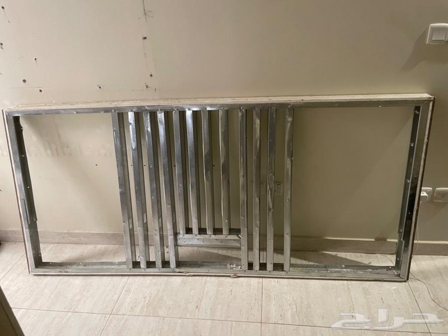 قاعدة حديد ولوح جبس بورد مستخدم خلفية تلفزيون63655420344963110