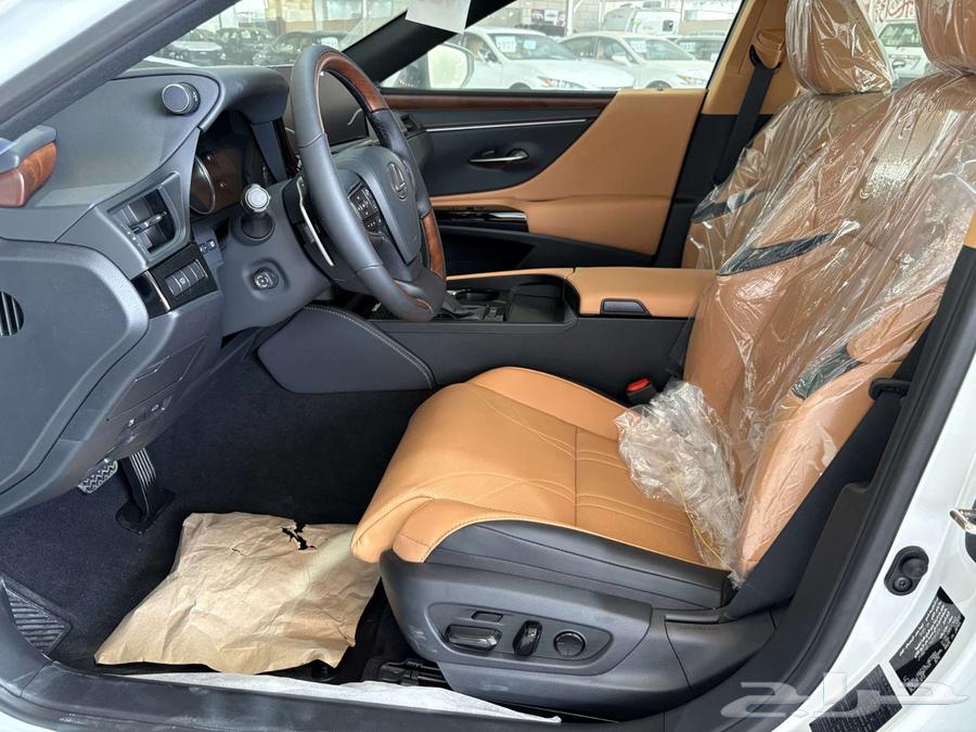 Lexus ES350 CC Class Panoramic Sunroof Premium 2025 (234900) at the Lowest Price63678366583811114