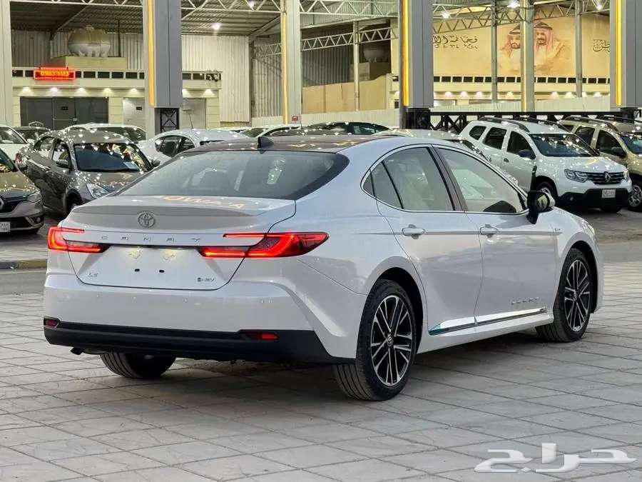 تويوتا كامري هايبرد LE 202563678449743490111