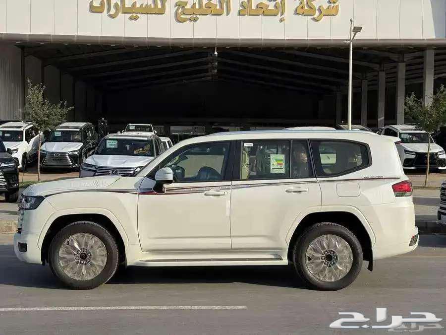 جي اكس ار L4 بريمي بنزين 2025 اللون ابيض أبواب شفط63680796966147113