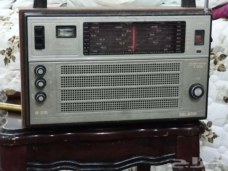 Old Radio63655519064834110