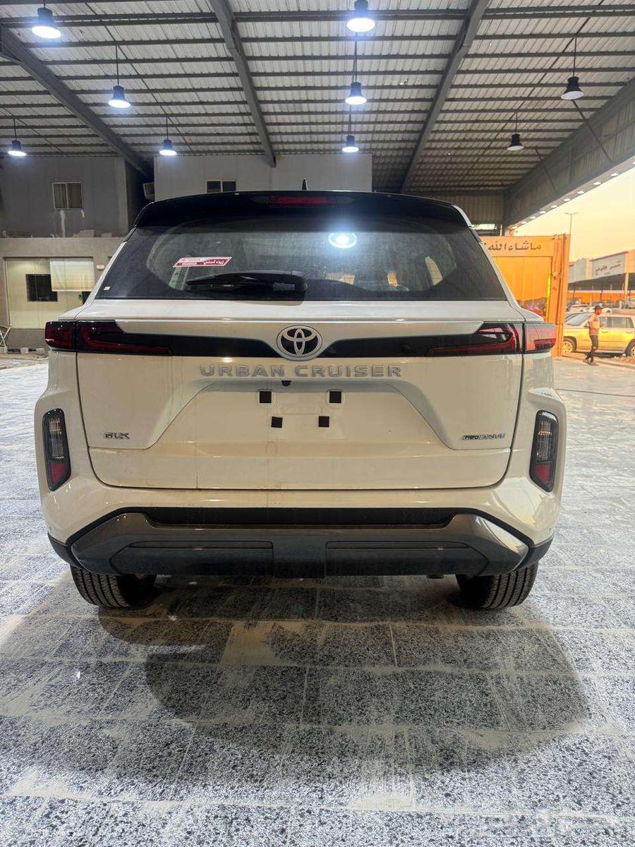 تويوتا اوربان كروزر فل كامل 1500 cc ابيض موديل 202563699262926850114