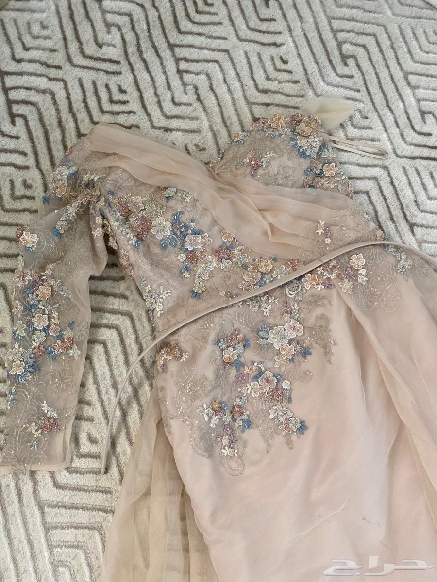 A very luxurious dress from the designer63667543230467113