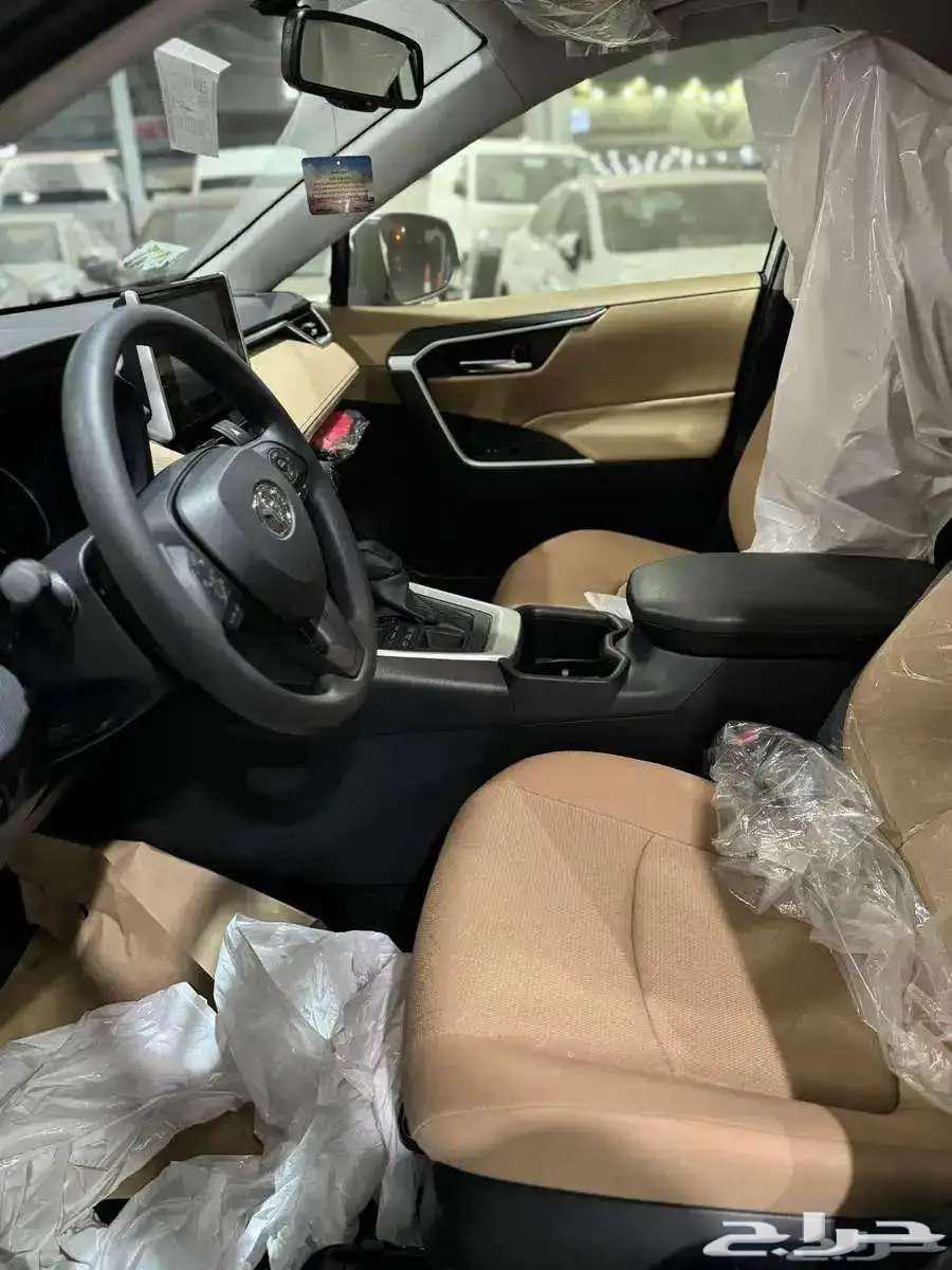 تويوتا راف فور بنزين XLE نص فل فتحه سقف 202563702856808579111