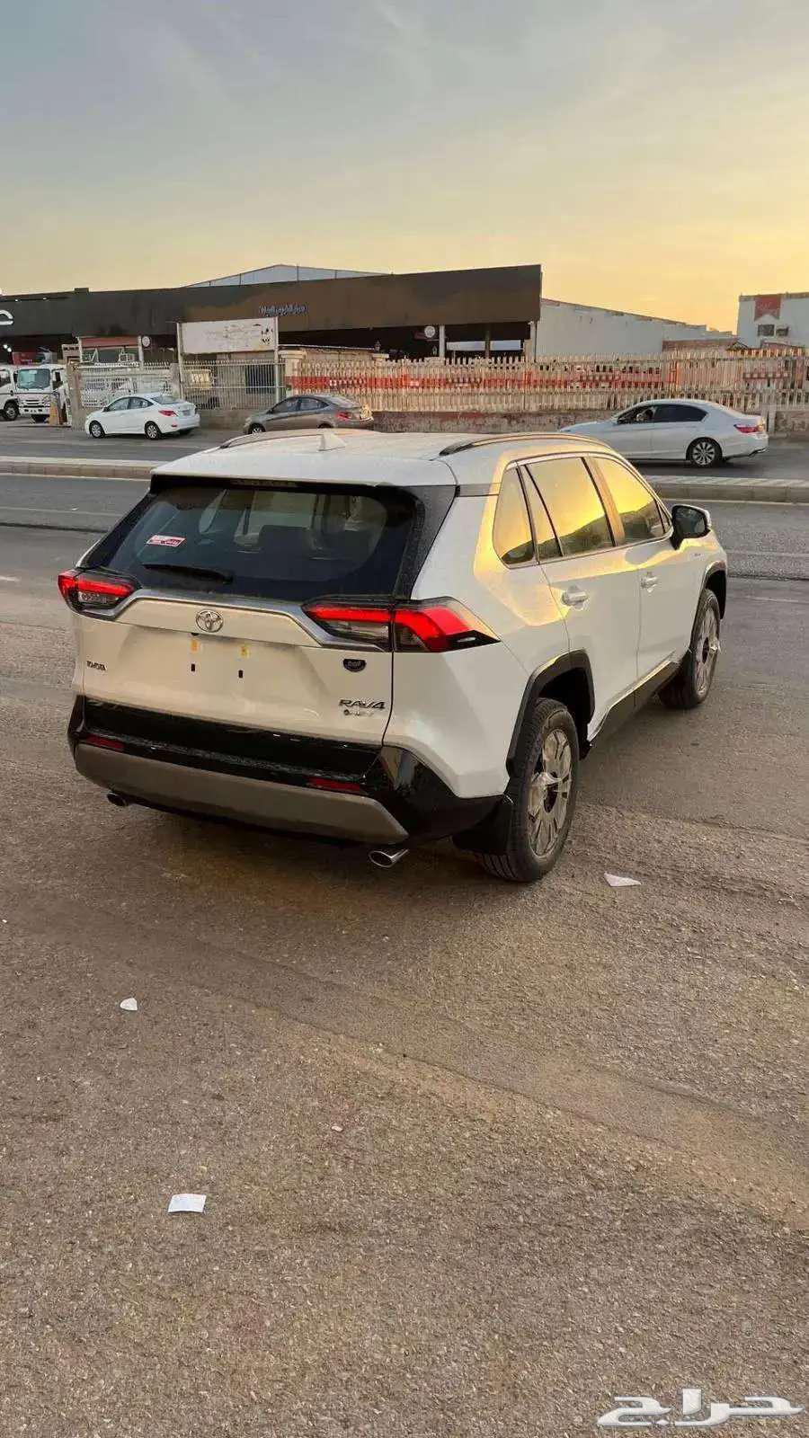 راف فور XLE بنزين نص فل63707561543297114