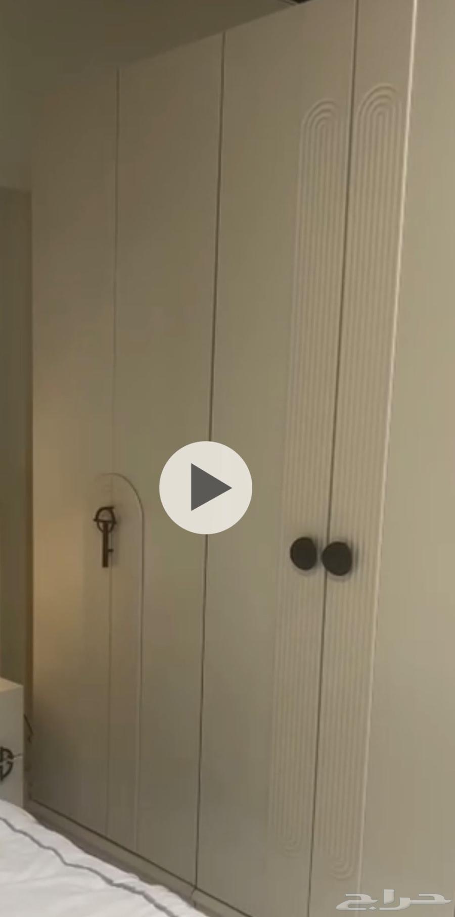 Closet with drawer unit63667555067649110