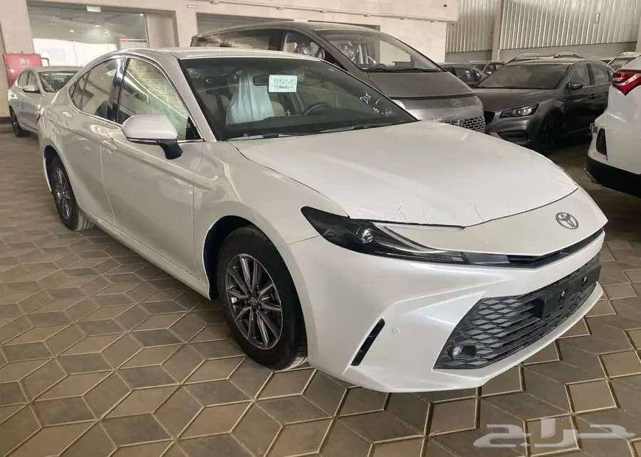 تويوتا كامري E بنزين 2025 سعودي اصفار63704634641154111