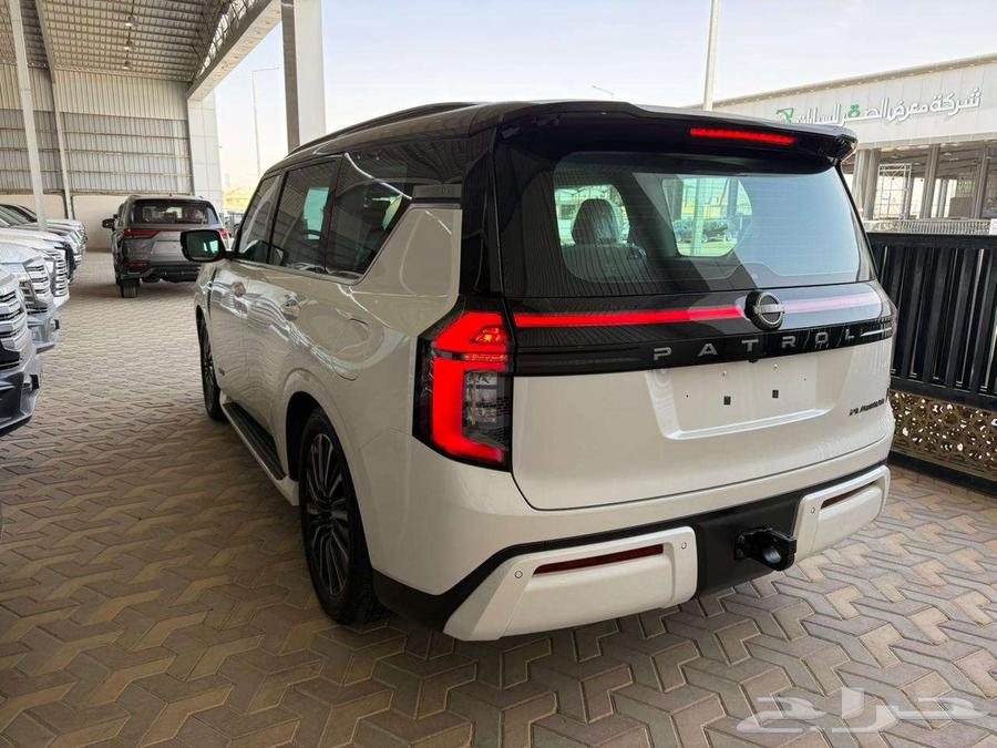 نيسان باترول بلاتنيوم فل موديل 2025 سقف أسود ممشى 4700 كم63708554482946113