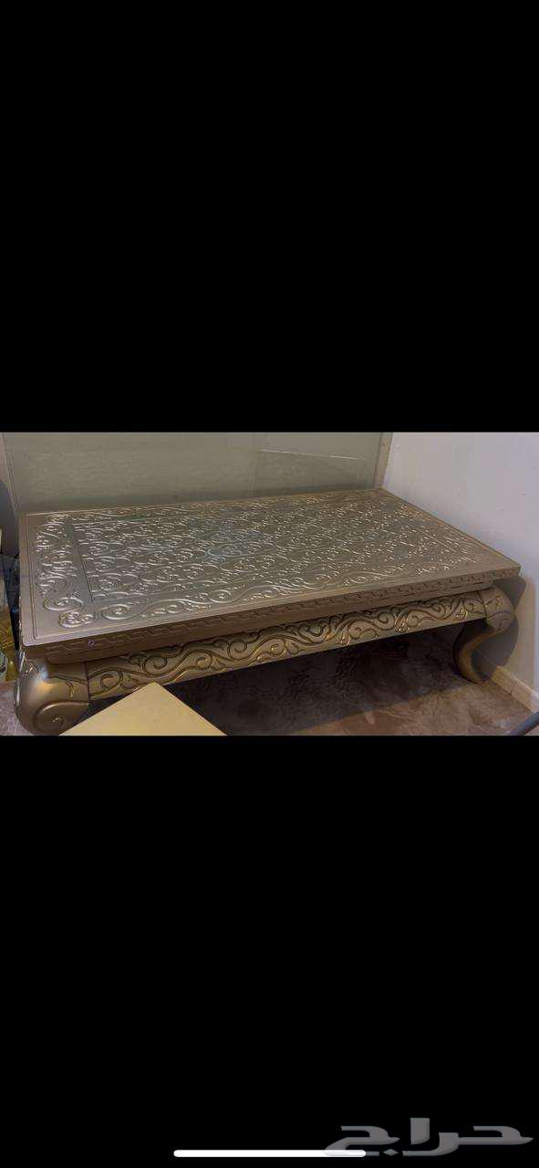 Golden-colored table and broken screen for sale63671134215553111