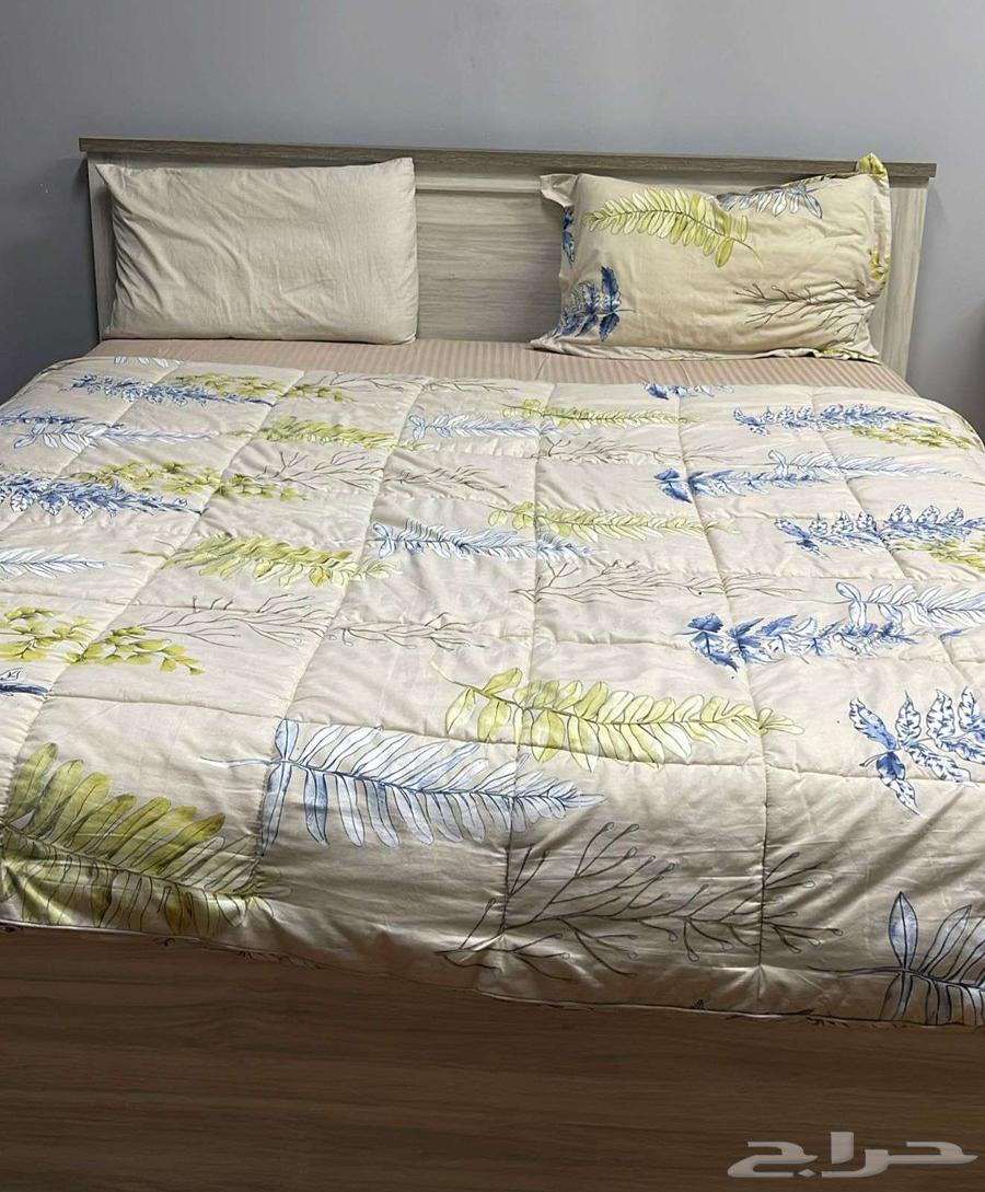 Bed and mattress with 2 nightstands63670434389506110