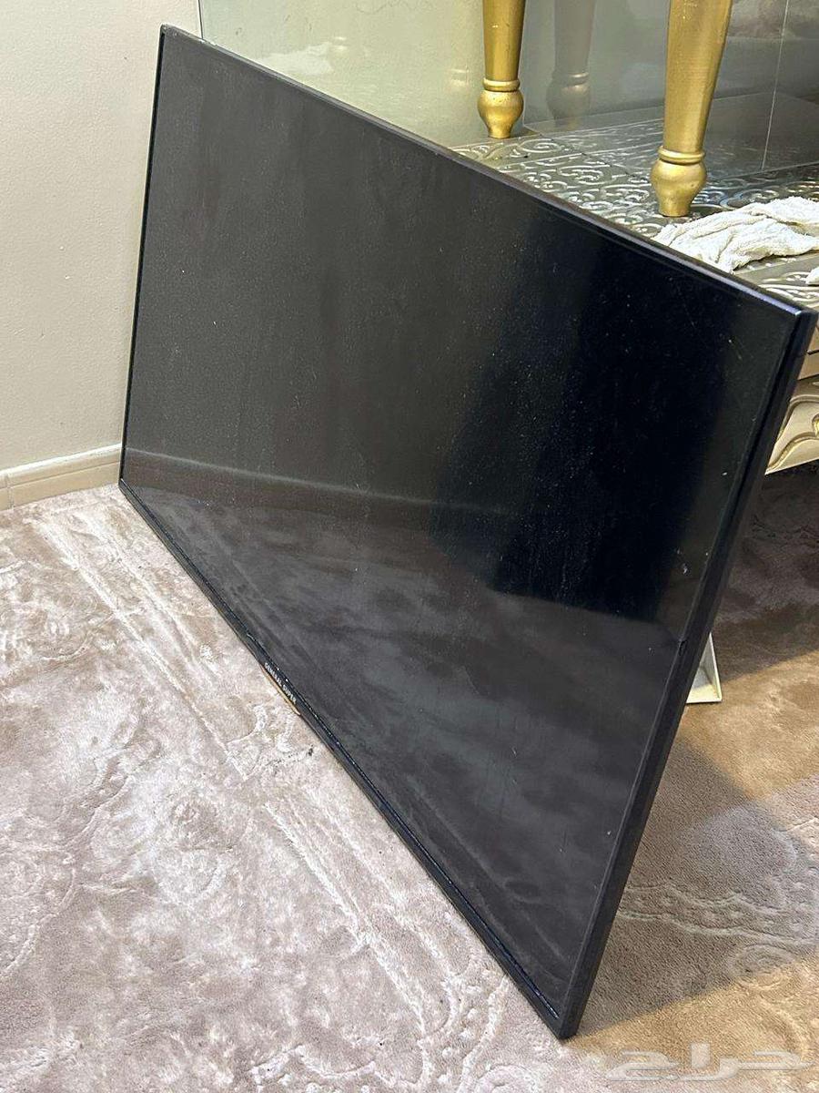 Golden-colored table and broken screen for sale63671134215553110