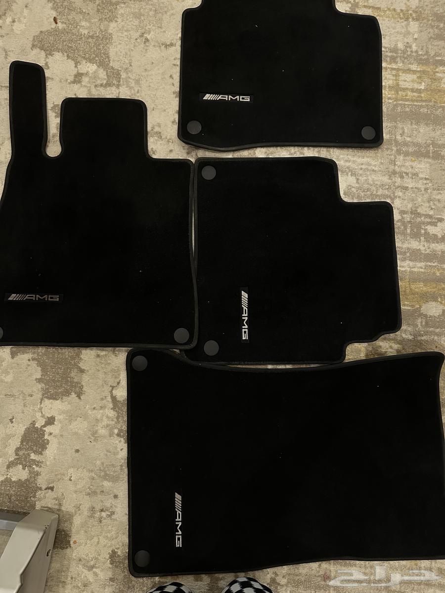 There are floor mats available for Mercedes63655956428929110