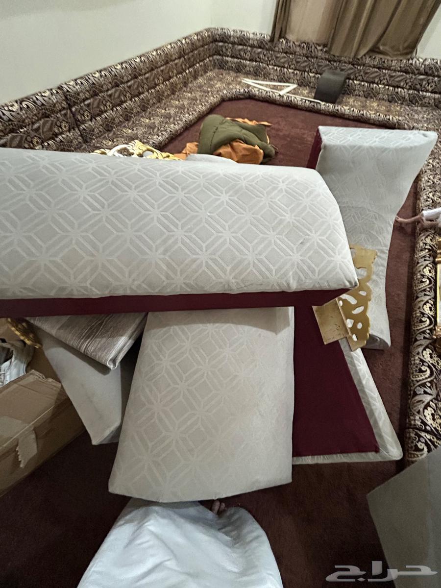Selling a 6x4 mattress and two 5x4 parquet pieces and a 5x4 length sofa with extension63675421480578113
