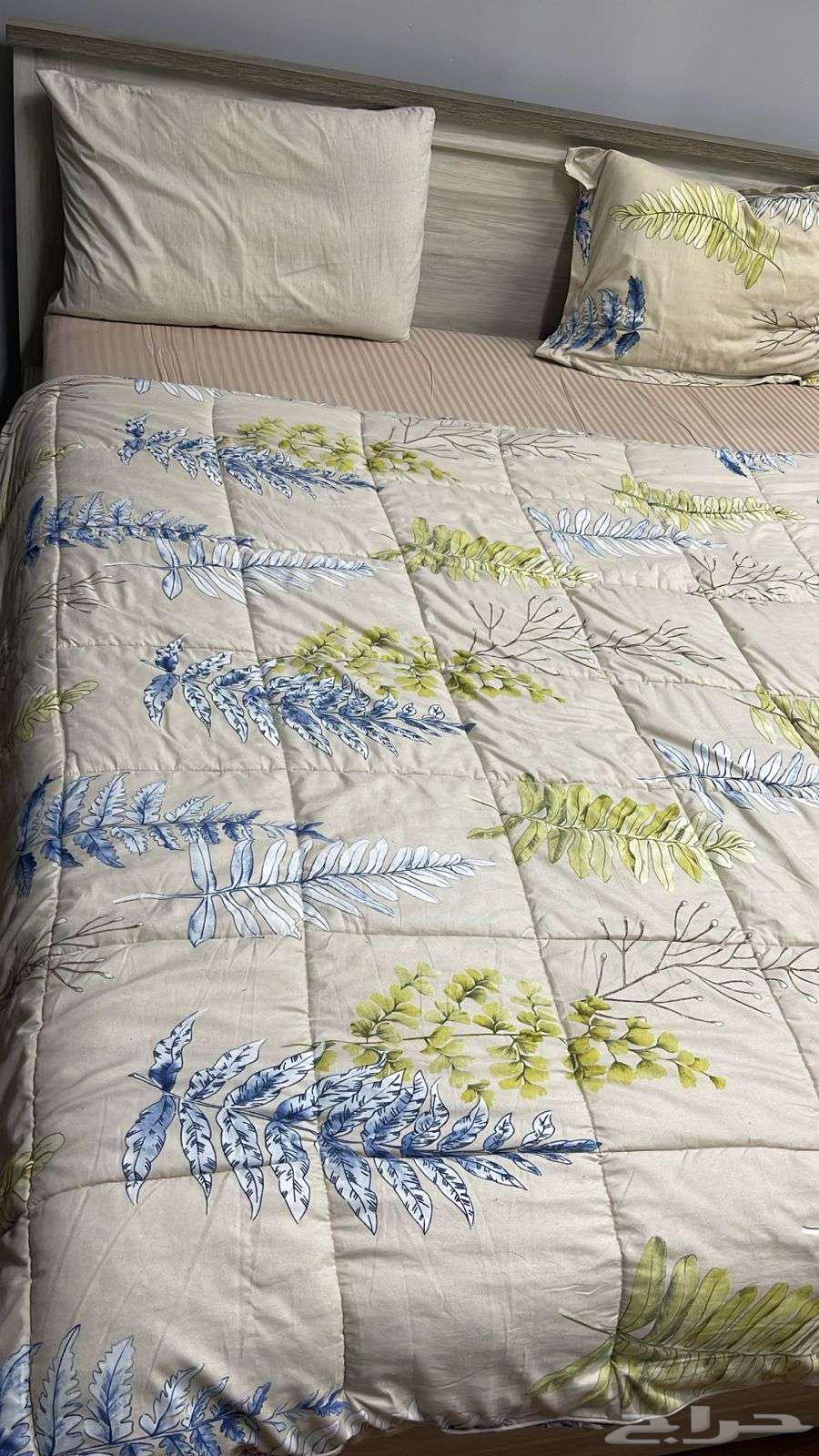 Bed and mattress with 2 nightstands63670434389506111