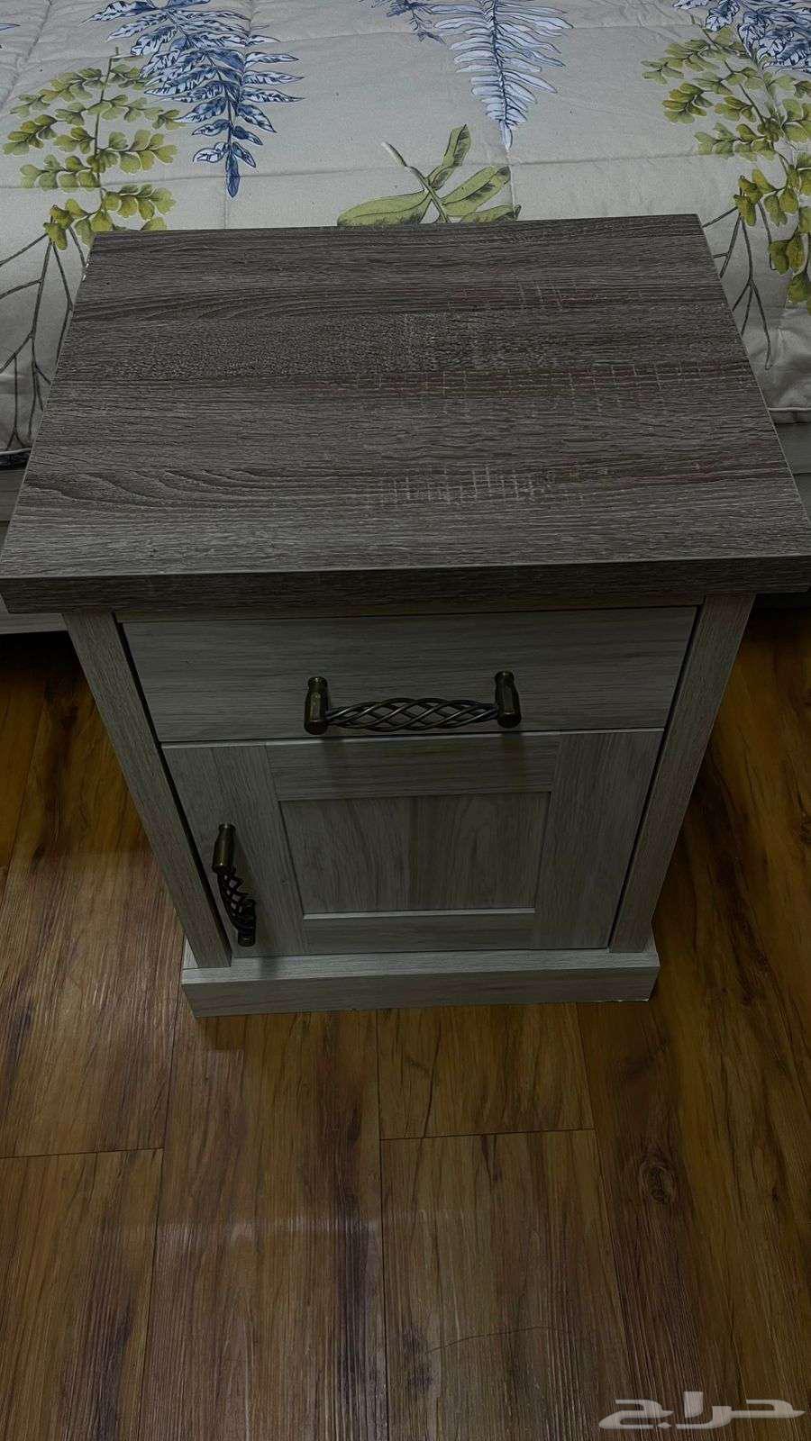Bed and mattress with 2 nightstands63670434389506113