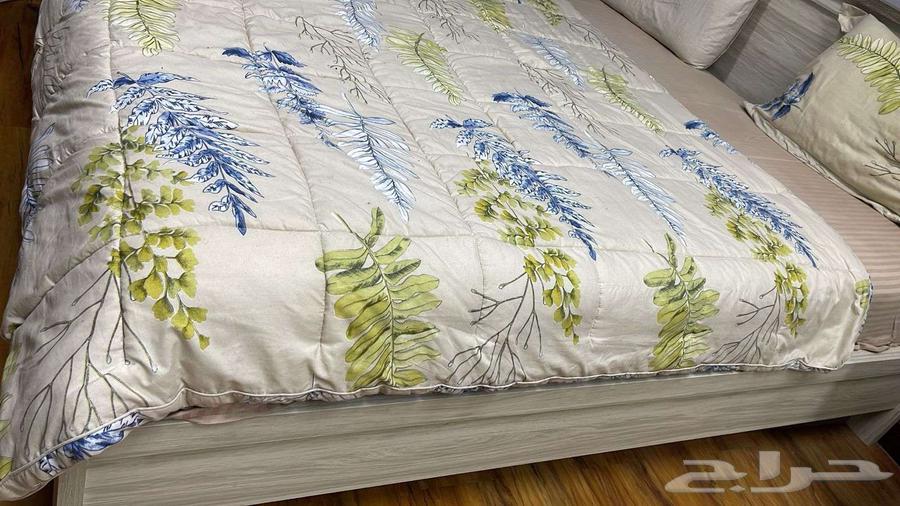 Bed and mattress with 2 nightstands63670434389506112