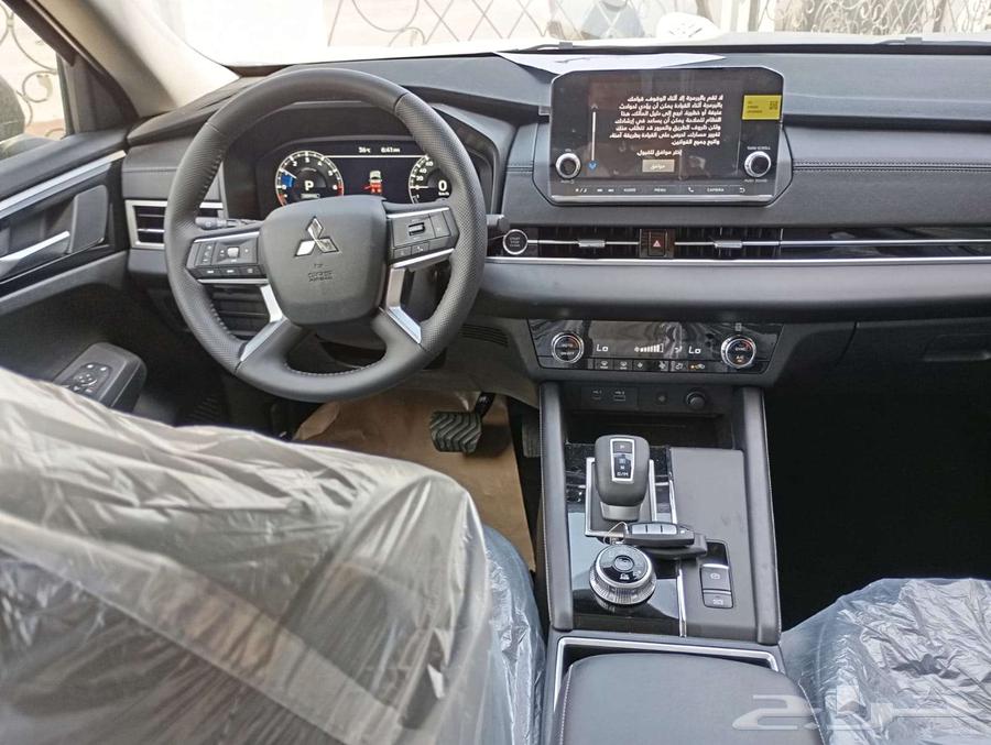 ميتسوبيشي اوتلاندر نص فل ابيض ورصاصي لدينا 2025 سعودي63721482575106113