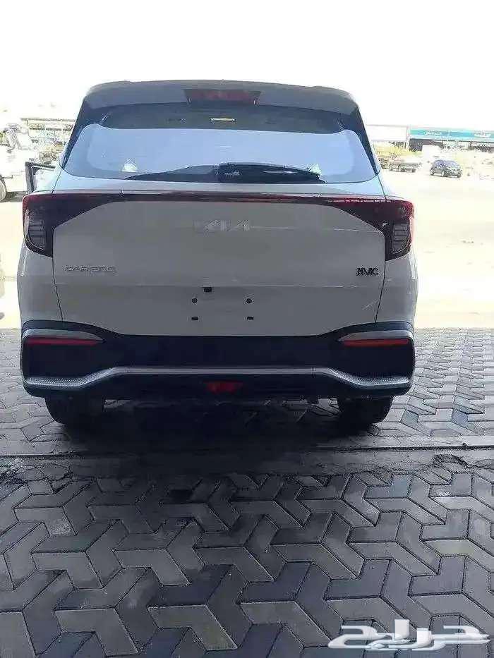 Kia Carens Standard Half Full with Cash and Installments63738346520834112